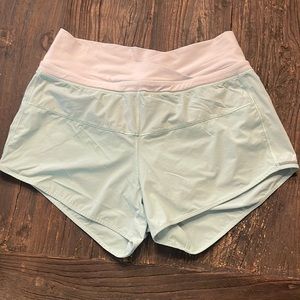Lululemon size 4 Speed ups cross over mint green